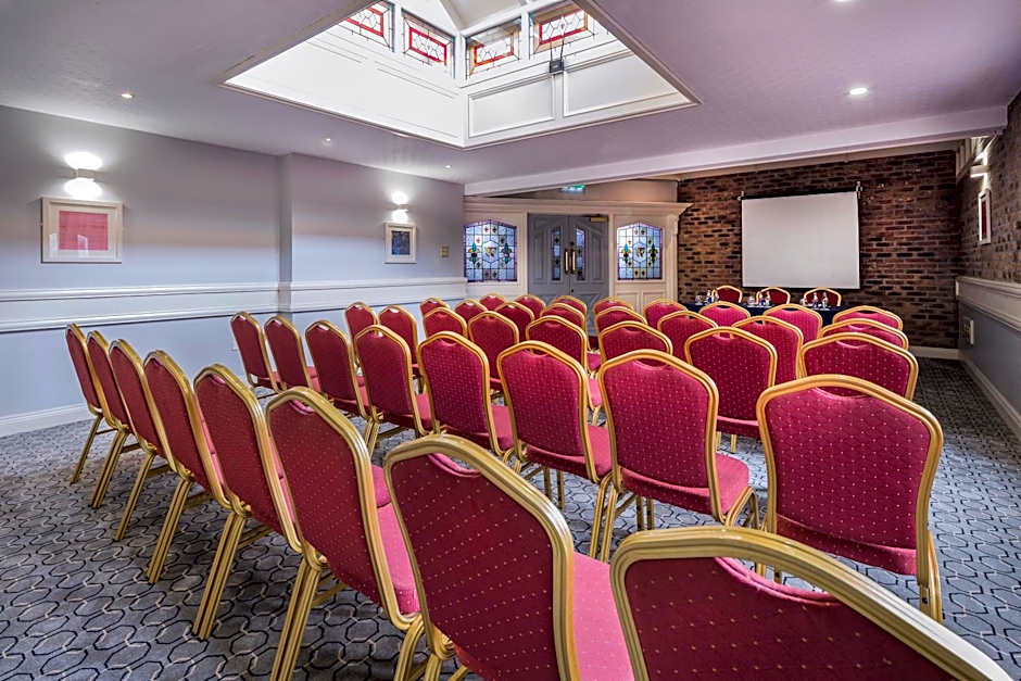 Treacys Oakwood Hotel, Shannon