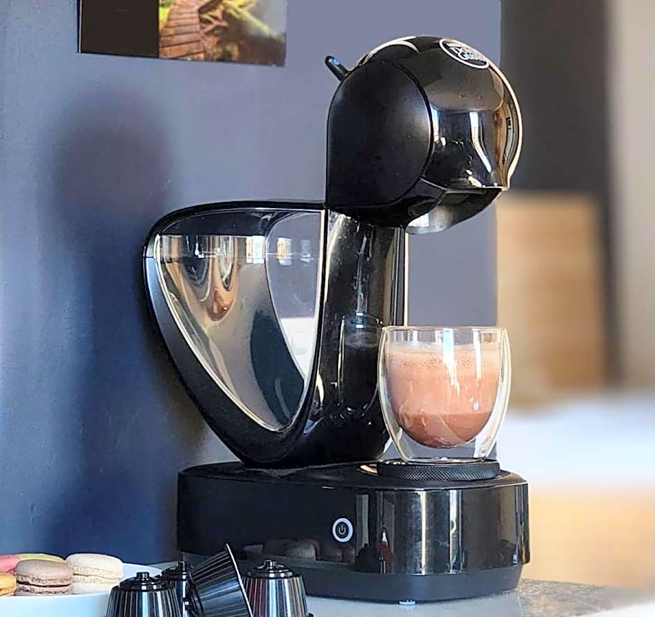 The Fox and Hounds Historic Hotel