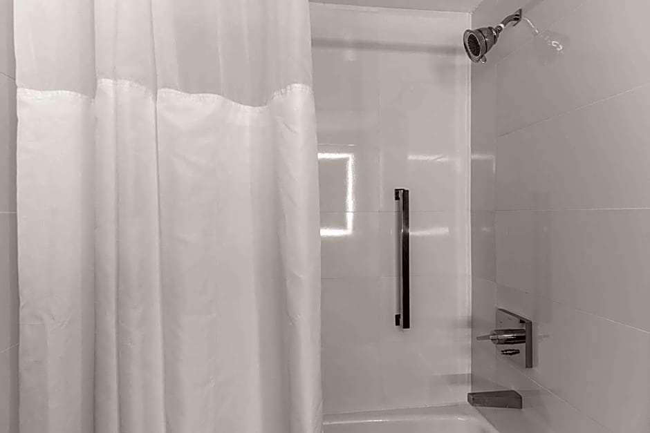 DoubleTree by Hilton Raleigh Midtown