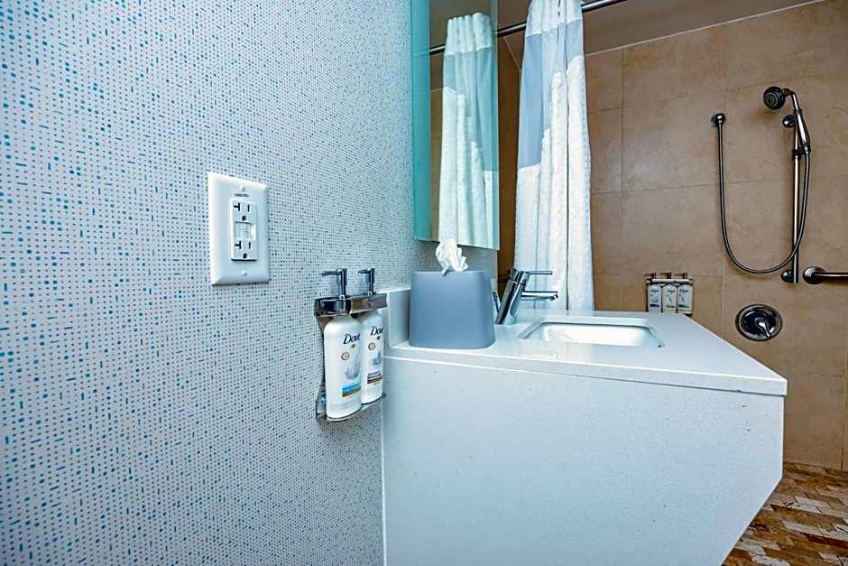 Holiday Inn Express Boston  Saugus By IHG