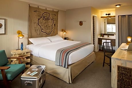 Deluxe King Room - Non-Smoking