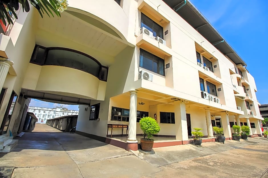 OYO 383 White inn hotel