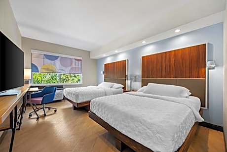 Queen Room with Two Queen Beds - Hearing Access