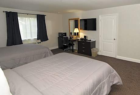 Deluxe Queen Room with Two Queen Beds - Non-Smoking
