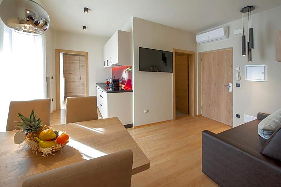 Haus Gregori Modern & Central Stay in Vineyard with Rooftop & Served Breakfast