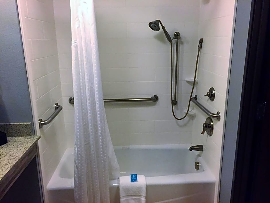 Holiday Inn Express & Suites Perry-National Fairground Area by IHG