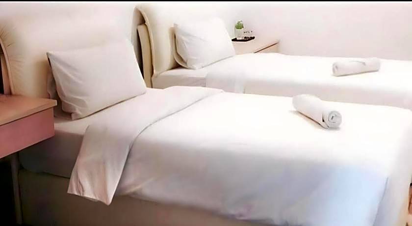 Peach Hill Hotel & Cafe