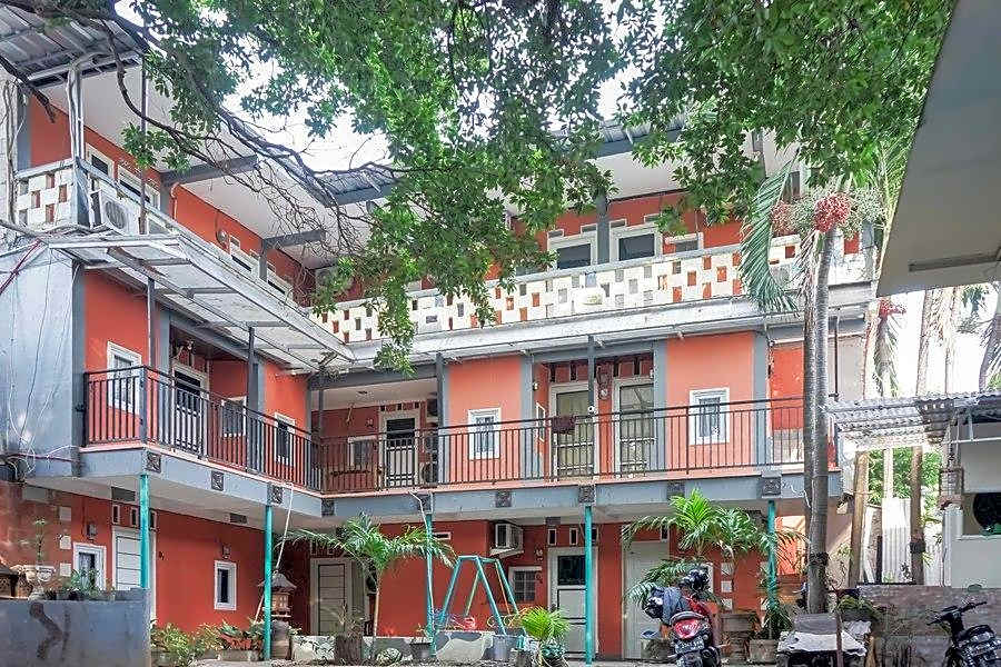 Sabar Mansion 22 by Reddoorz