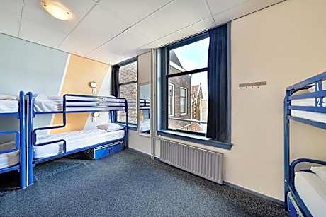 Bed in 8-Bed Mixed Dormitory Room