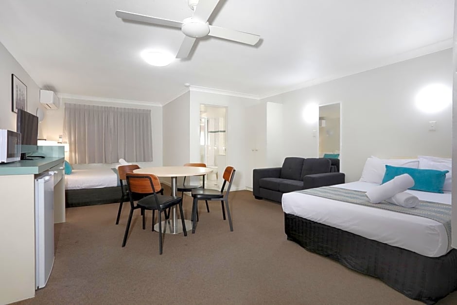 Earls Court Motel & Apartments