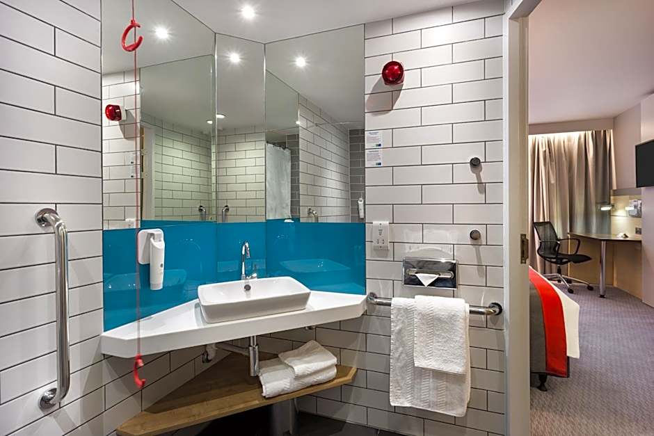 Holiday Inn Express London - Watford Junction By IHG