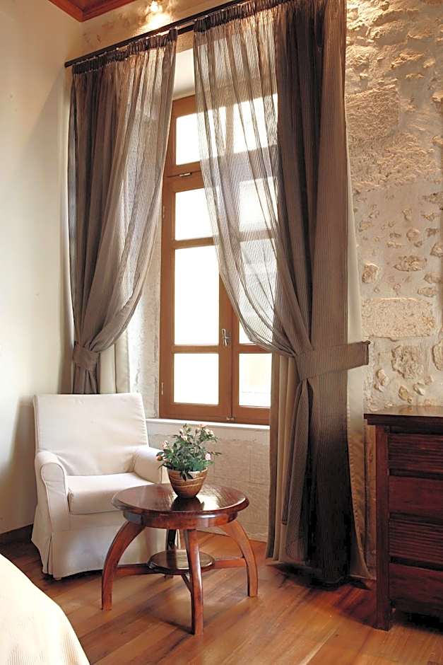 Leo Hotel