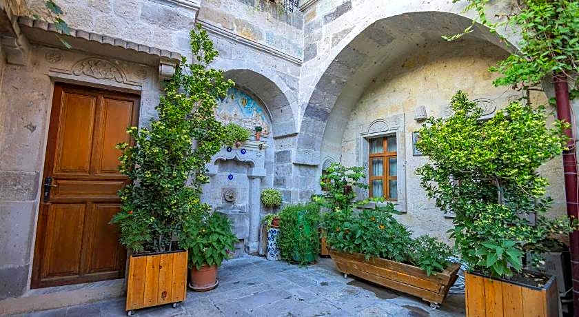 Aren Cave Hotel and Art Gallery