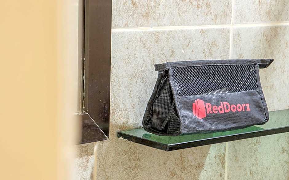 RedDoorz Plus near Rizal Junction