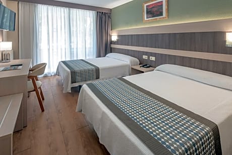 Quadruple Room with Sea View (2 Adults + 2 Children)