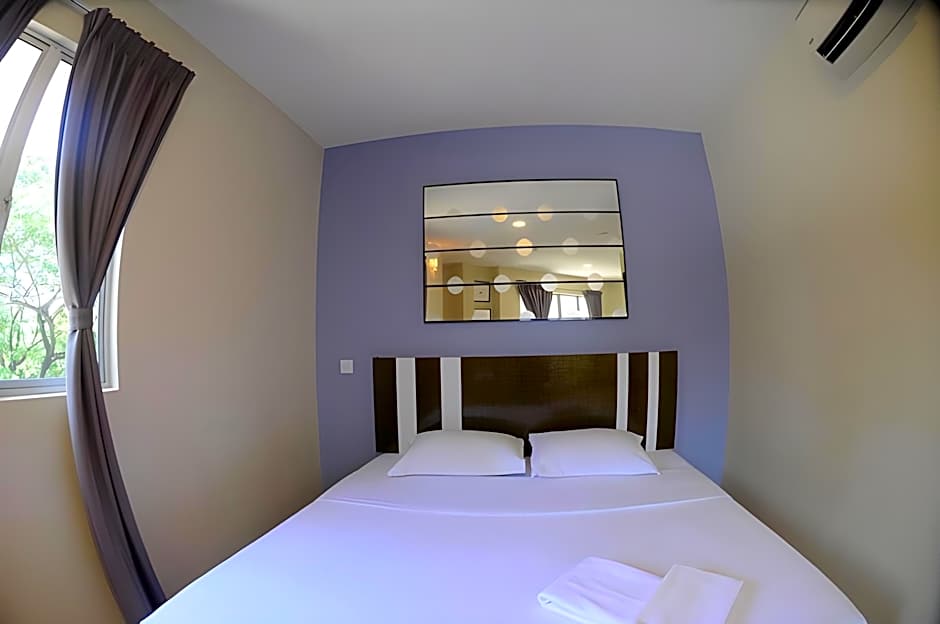 Five Hotel