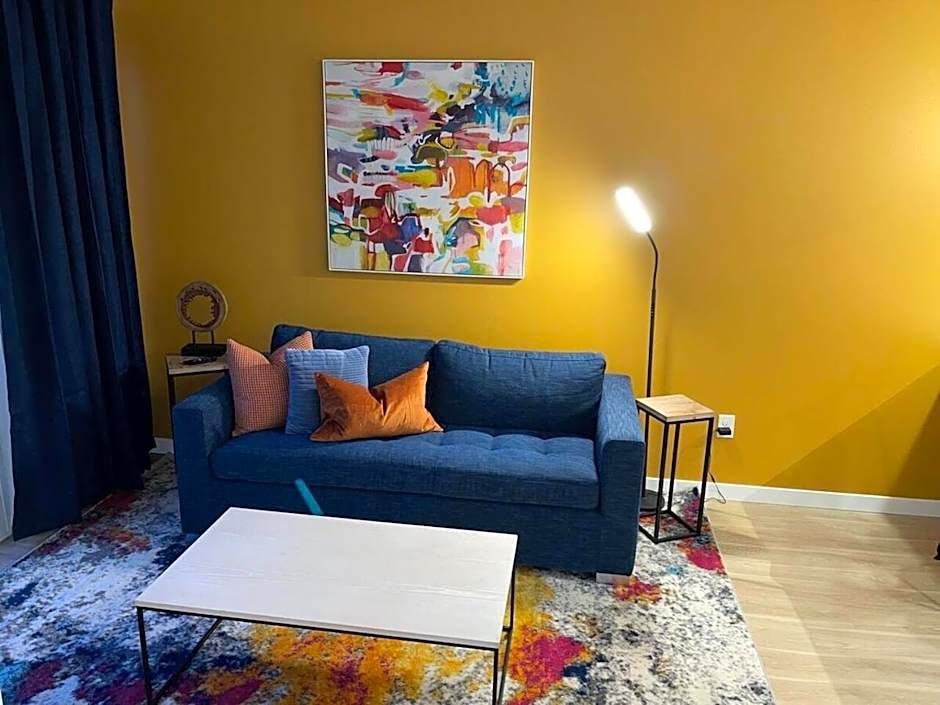 Full Kitchen-youtubetv-smart Locksking Bedtop Fl