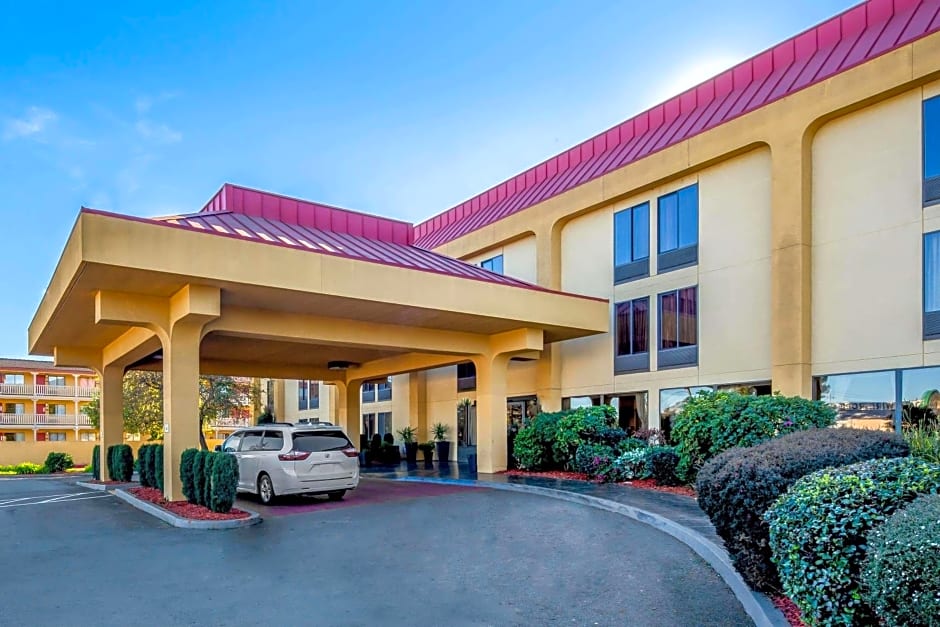 Oakland Airport Arena Hotel