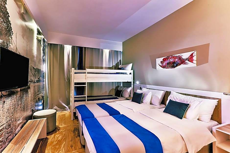 Carine Hotel Delfin