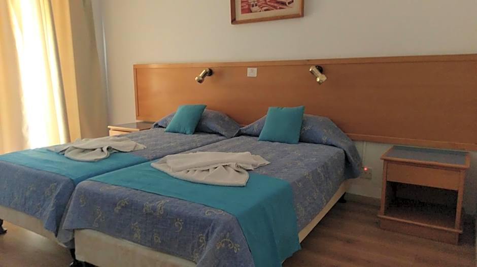 Daphne Hotel Apartments