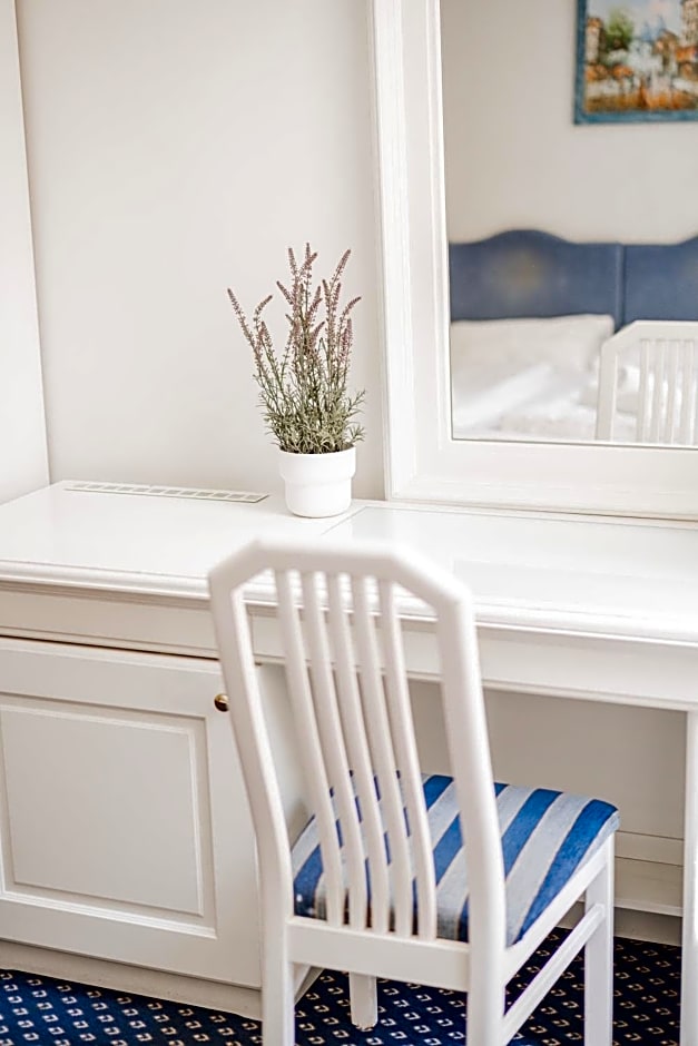 Self-Check-In Hotel Adlon