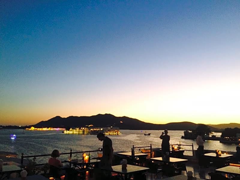 Hotel Devraj Niwas on Lake Pichola Udaipur