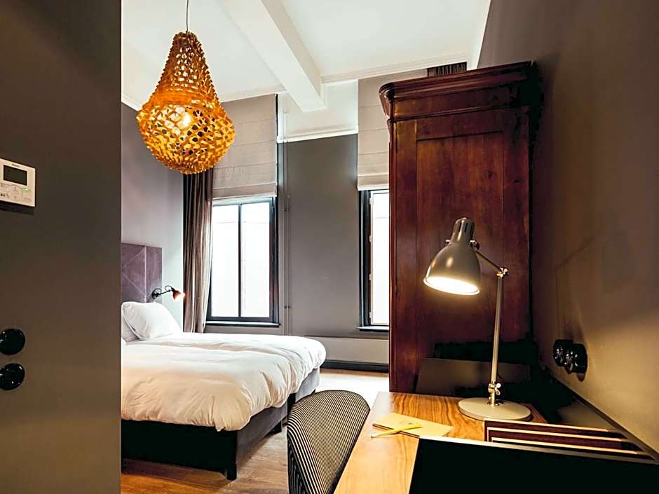 Post-Plaza Hotel & Grand Café