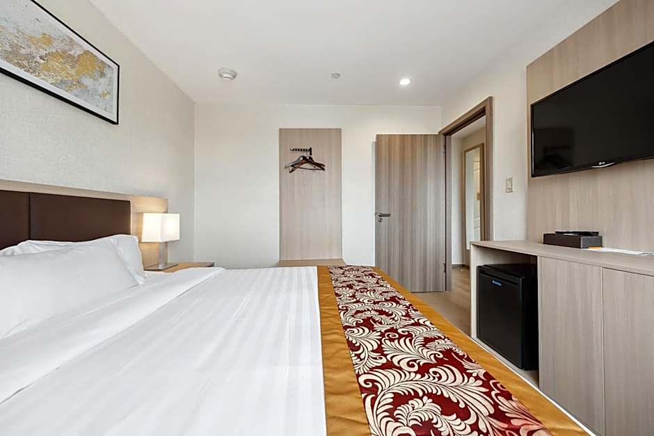 Photo 1 of 6 of Deluxe 1 King Bed Suite