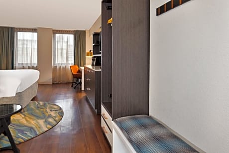 Premium King Room