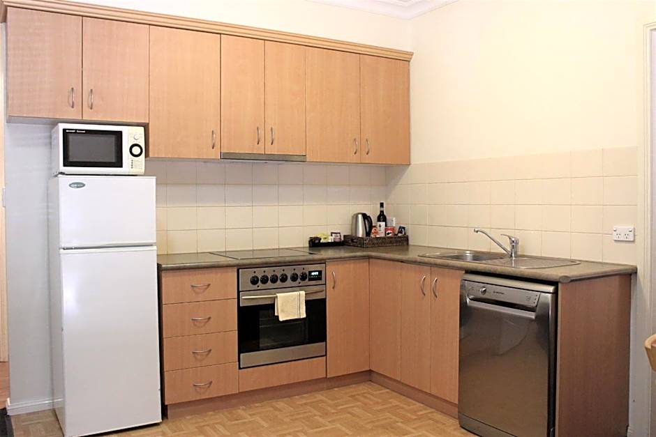 Carlyle Suites & Apartments