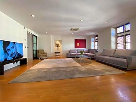Deluxe Family Room