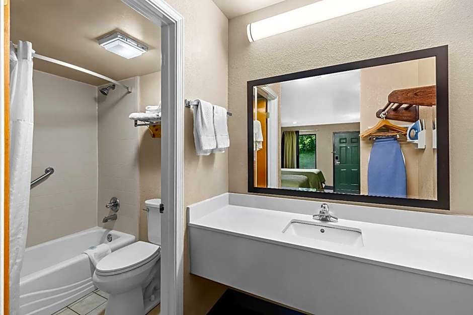 Super 8 by Wyndham Acworth/Atlanta Area