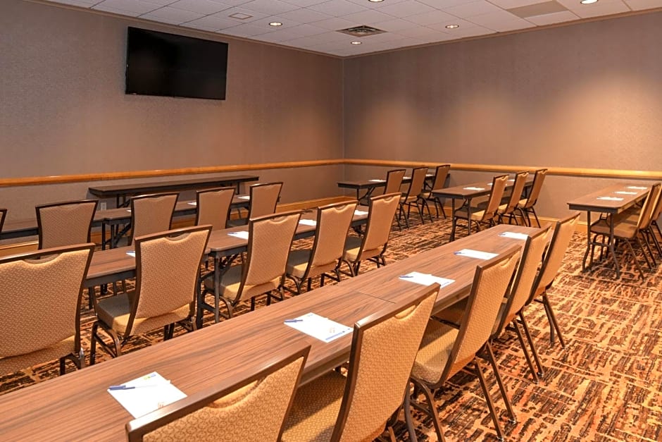 Holiday Inn Express Breezewood By IHG