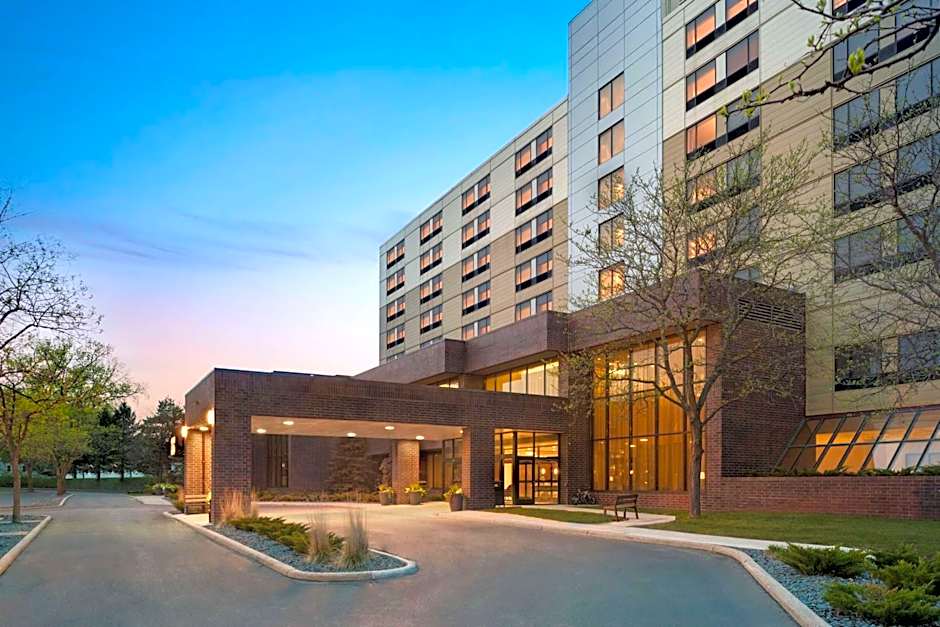 DoubleTree by Hilton St. Paul East