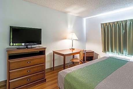 1 Queen Bed | Mob Acc RI Shwr Nsmk Micfridg