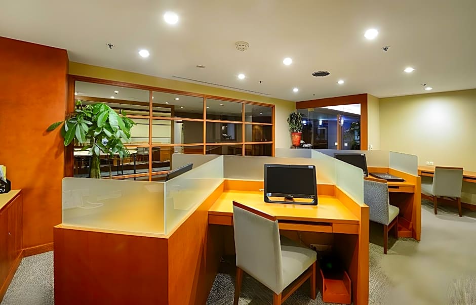 Jungli Le Midi Hotel