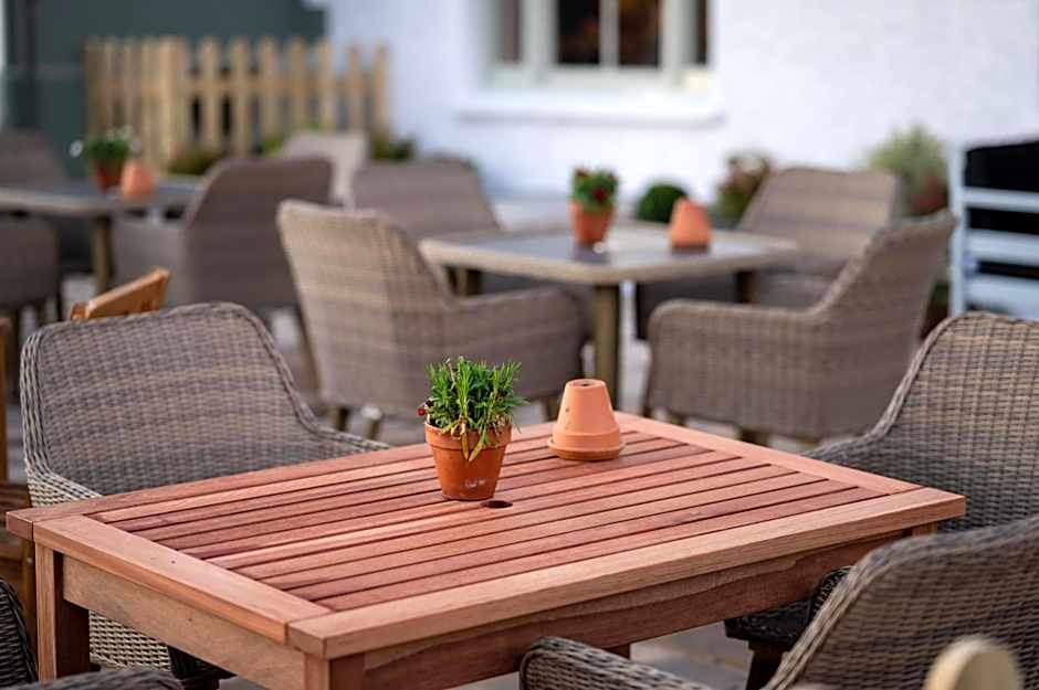 Berkshire Arms by Chef & Brewer Collection