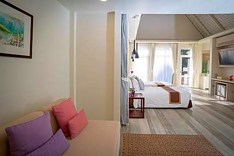 Triangle Suite Lakeside