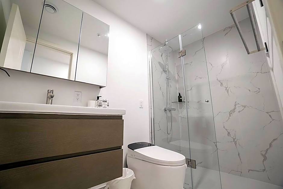 Rozenhaus Montreal Hotel