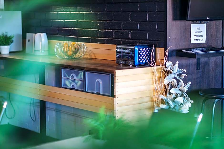 Ascot Budget Inn & Residences