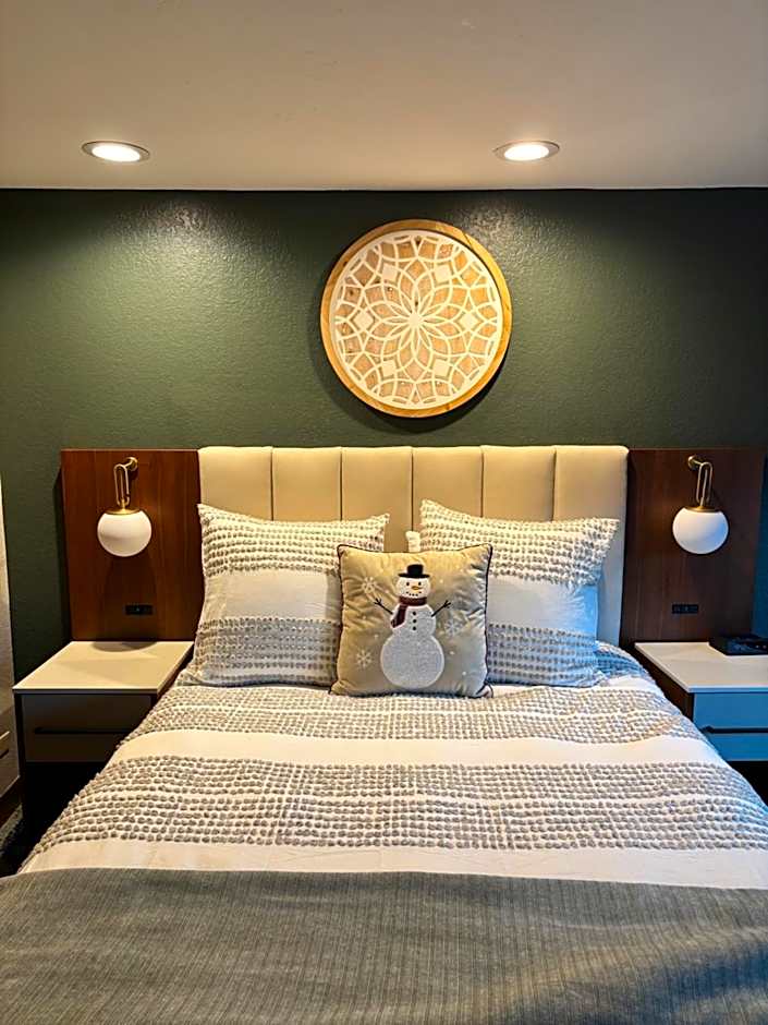 NEW! Marriott Slope View Ski & Summer Luxury Studio Sleeps 4 Full kitchen, Amenities & Paid Parking