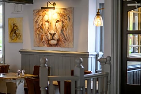 THE LAZY LION