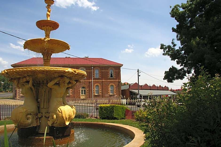 Central Springs Inn