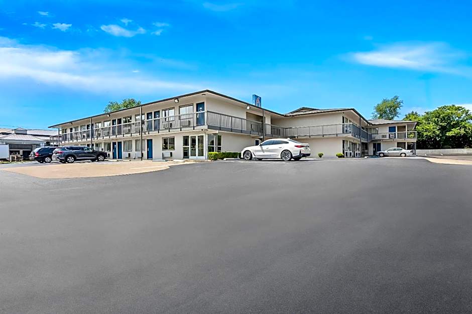Motel 6-Murfreesboro, TN