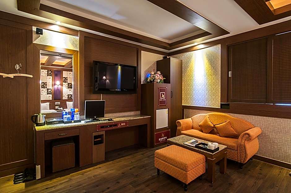 Aura Tourist Hotel