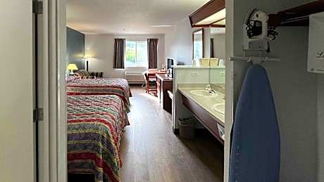 2 Queen Beds | Mobil Access Tub Nsmk Micfridg