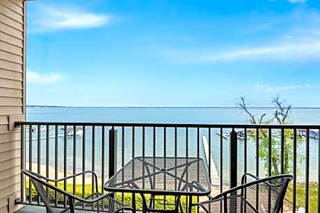 King Room with Lake View and Balcony