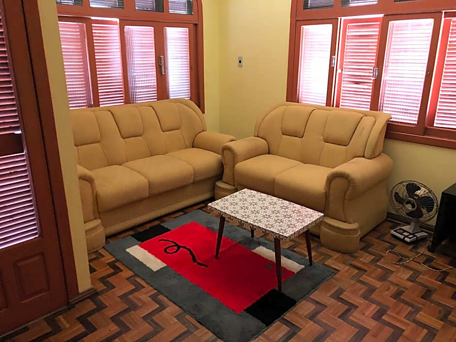 Bela casa, com internet, piscina e churrasqueira para descansar e desfrutar, dias de paz