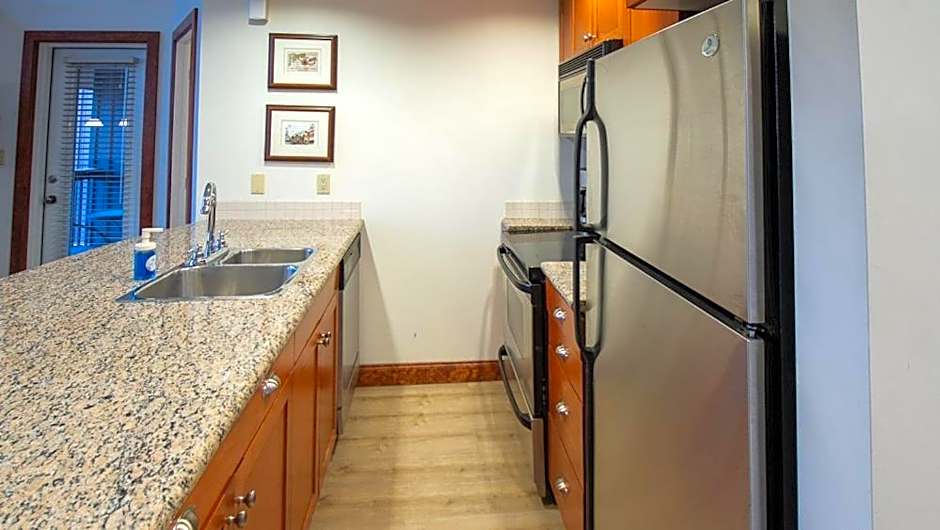 Timberline Lodges by Fernie Lodging Co