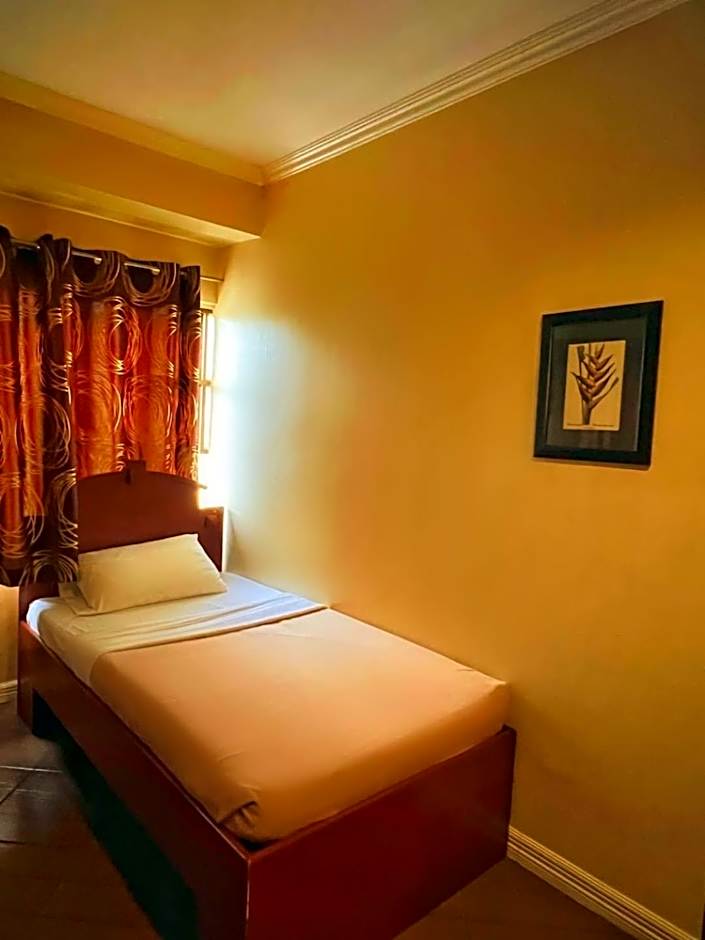 Blue Velvet Hotel -CM Recto